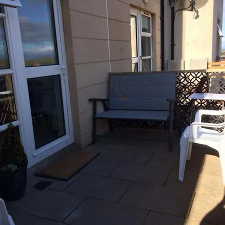 Deluxe Seaside Ground Floor With Private Entrance And Patio *