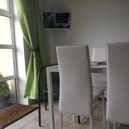 Deluxe Seaside Ground Floor With Private Entrance And Patio 班多伦