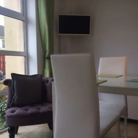 Deluxe Seaside Ground Floor With Private Entrance And Patio